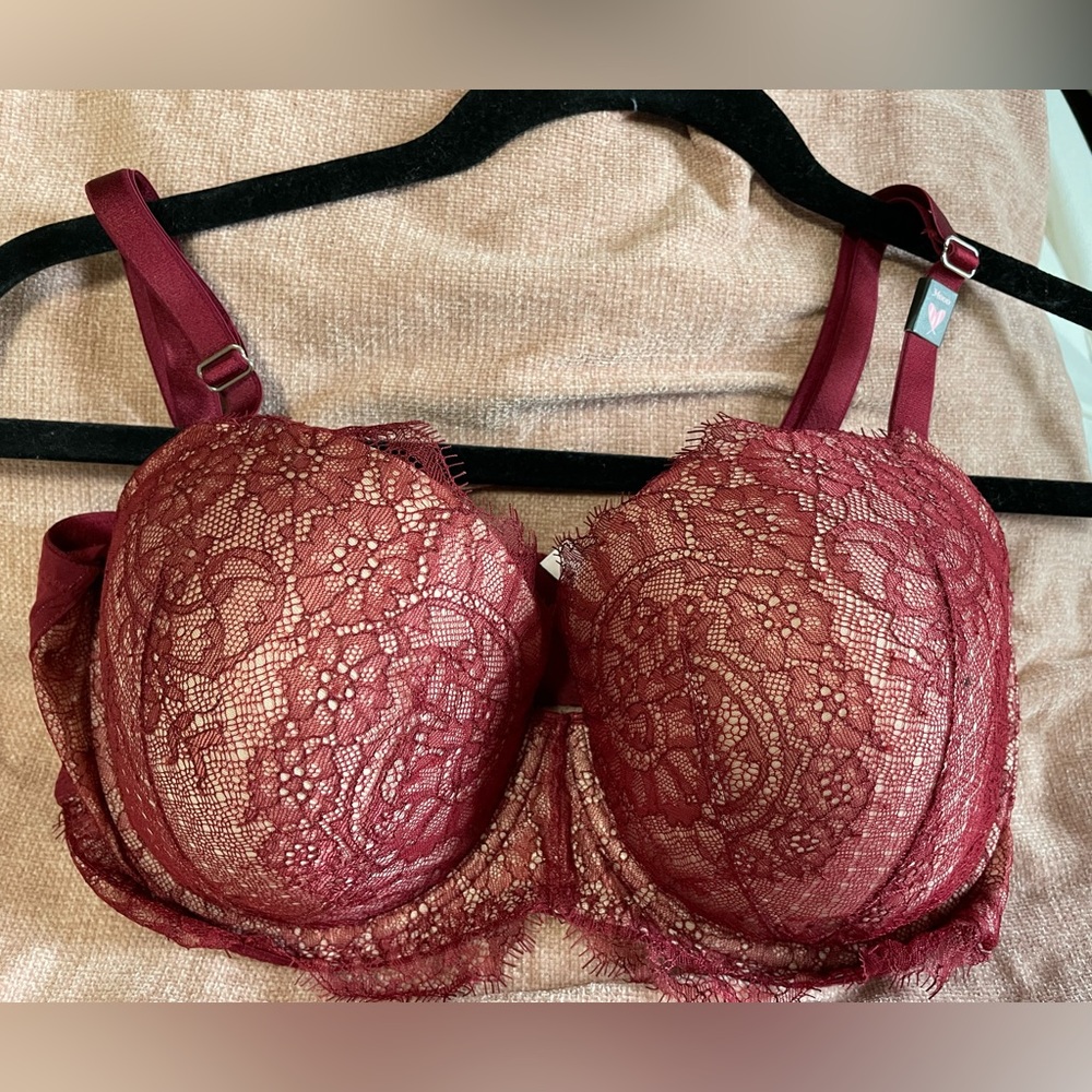 Victoria Secret dark red bra 34DDD. BRAND NEW